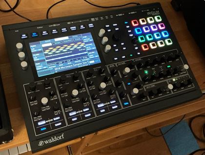 Waldorf-Iridium desktop as new